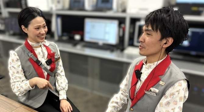 休憩中の過ごし方は人それぞれ。談笑したり、一人で気分転換したり。